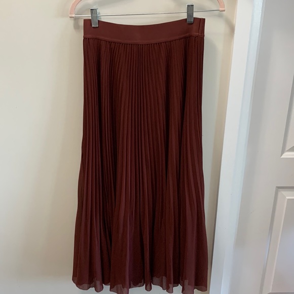 Aritzia burgundy midi skirt size SMALL - Picture 1 of 4